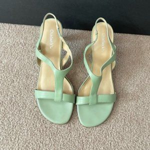 Women's Sandals.  Green, size 8.  Great condition.